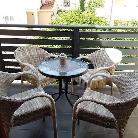Martina 2 Apartment Basanija Ngoại thất bức ảnh